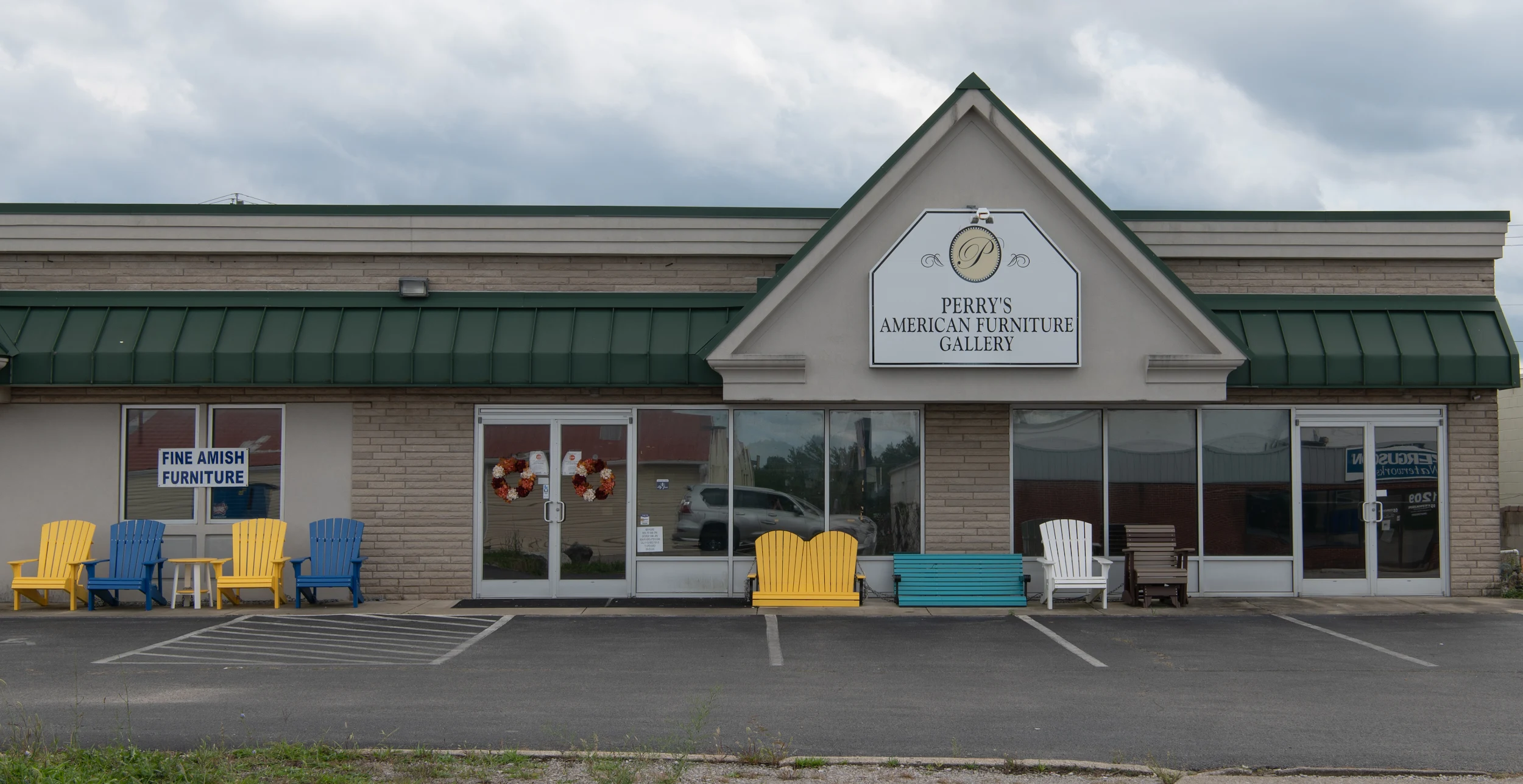Exterior of Perry's American Furniture Gallery showroom in Lexington, Kentucky.